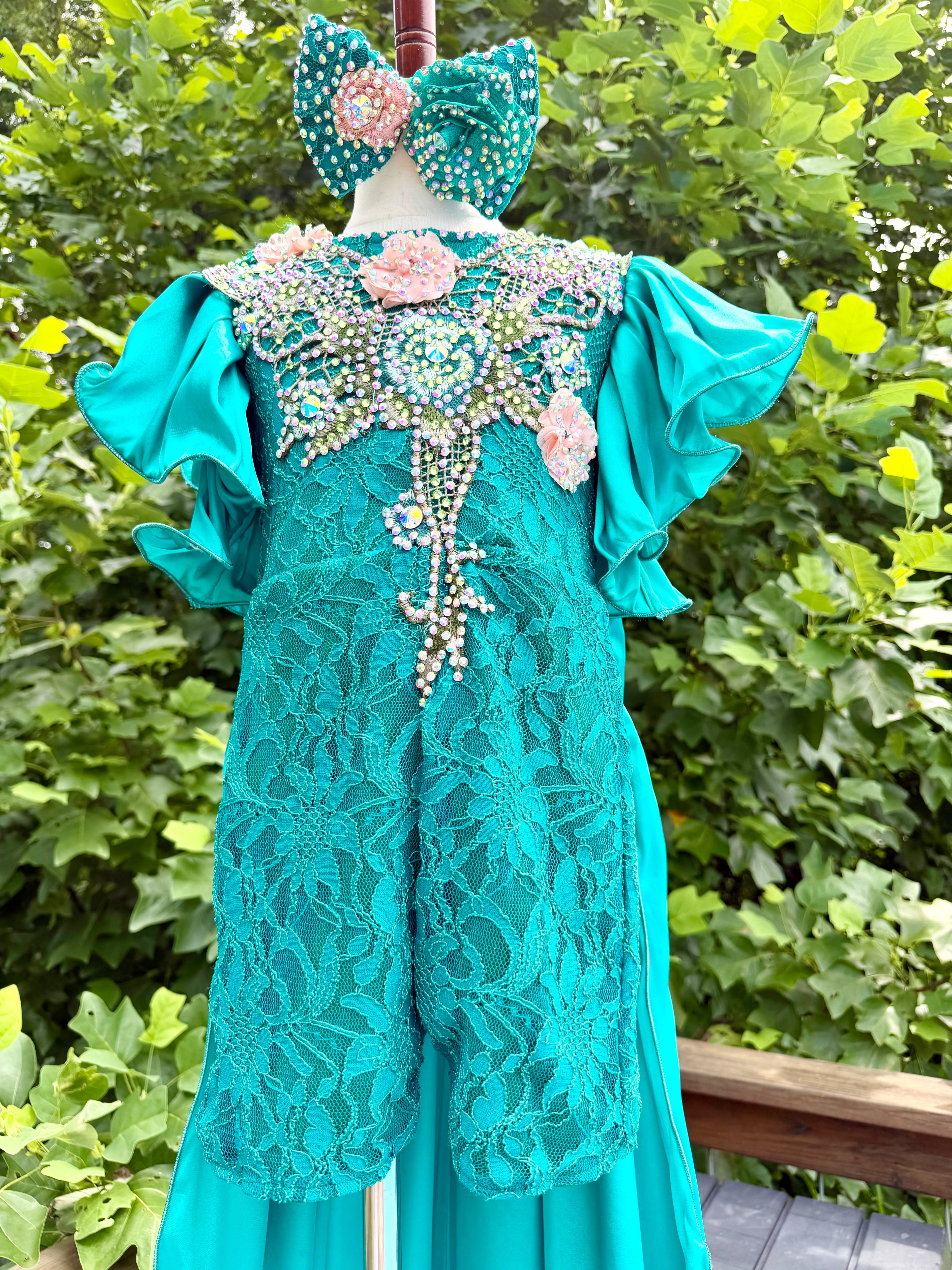 Emerald Envy Size 2/4 Fun Fashion