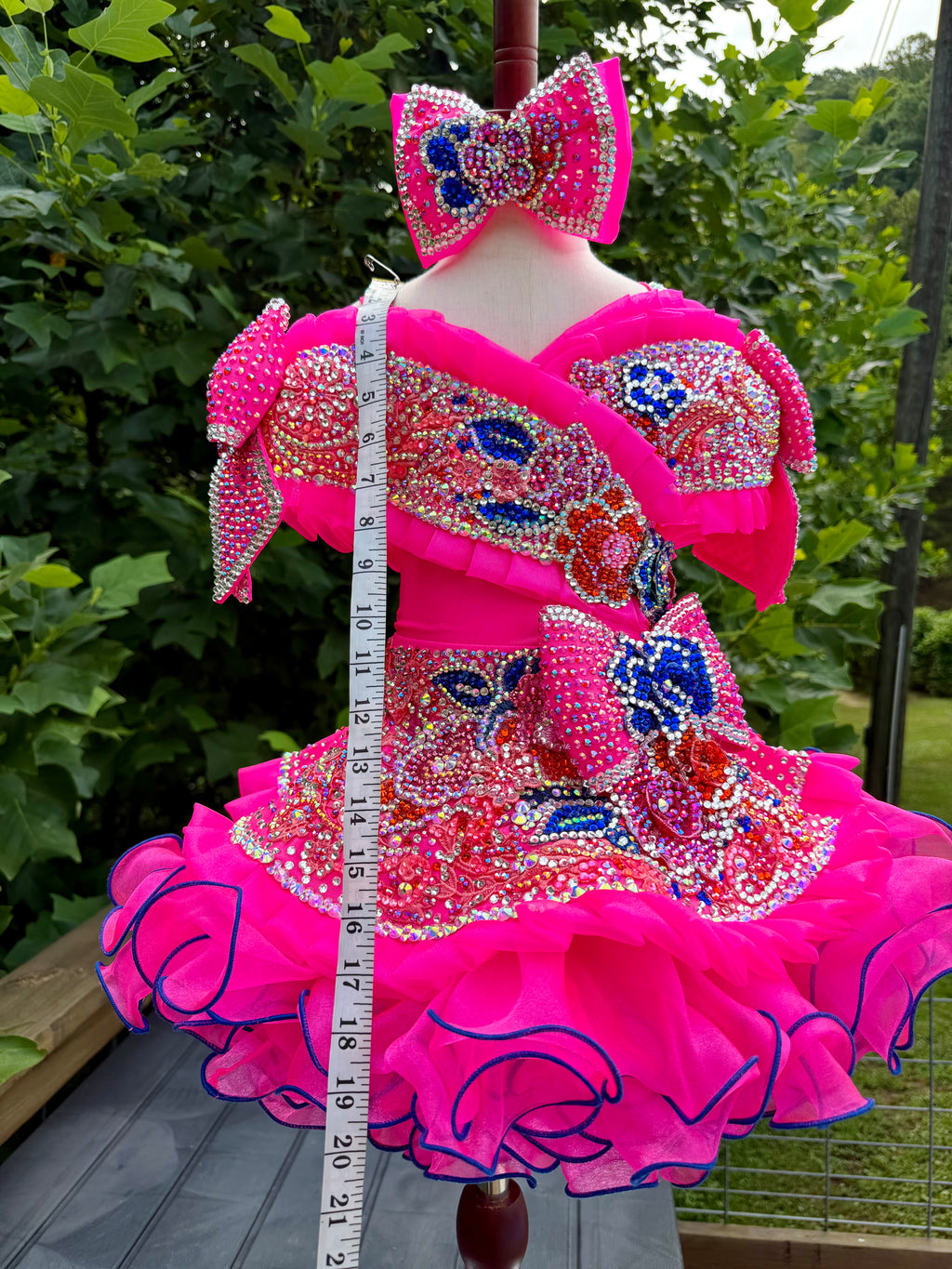 Mega Glitz National Level Platter cupcake size 18/3T, 2/4.