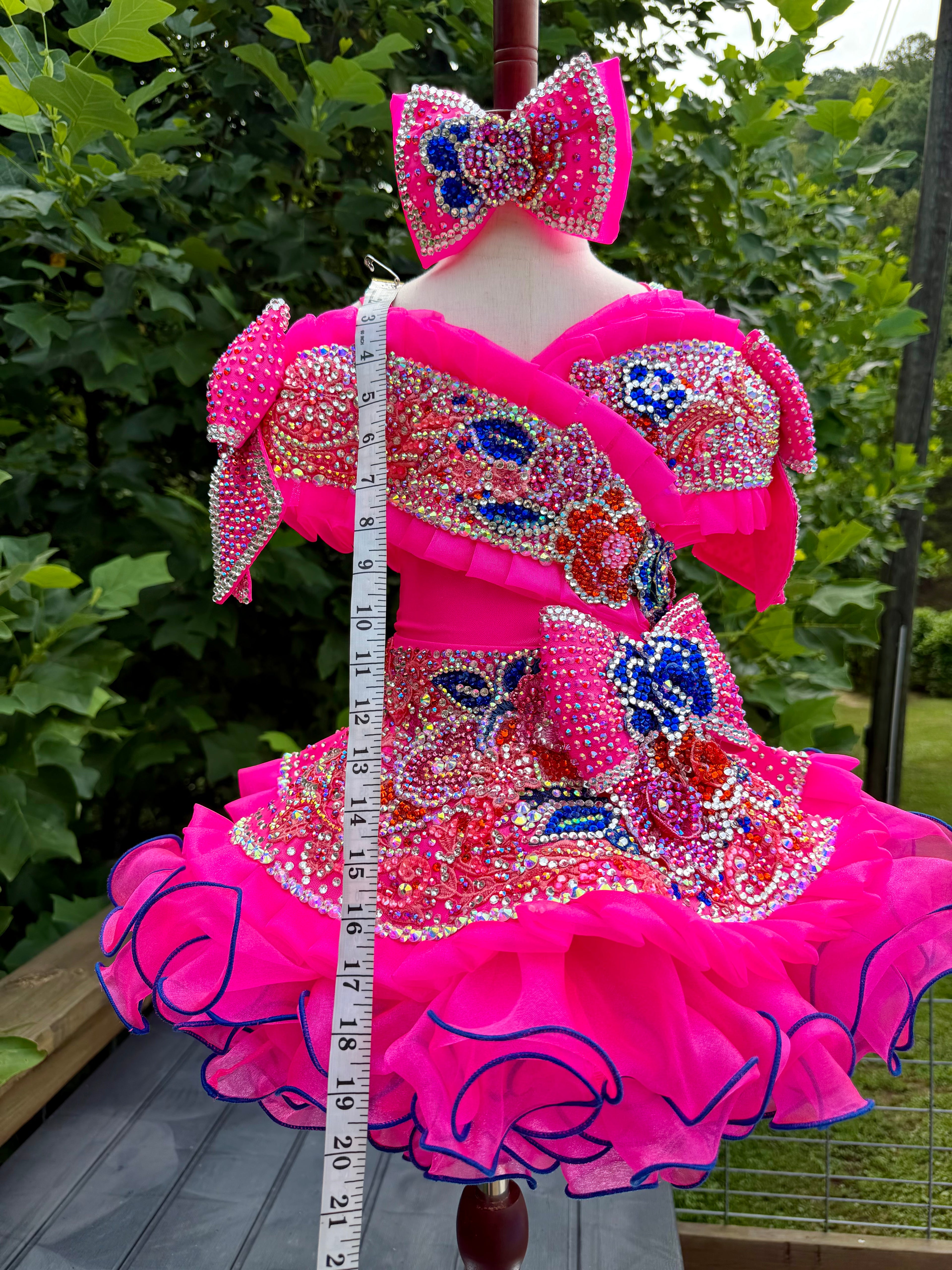Mega Glitz National Level Platter cupcake size 18/3T, 2/4.