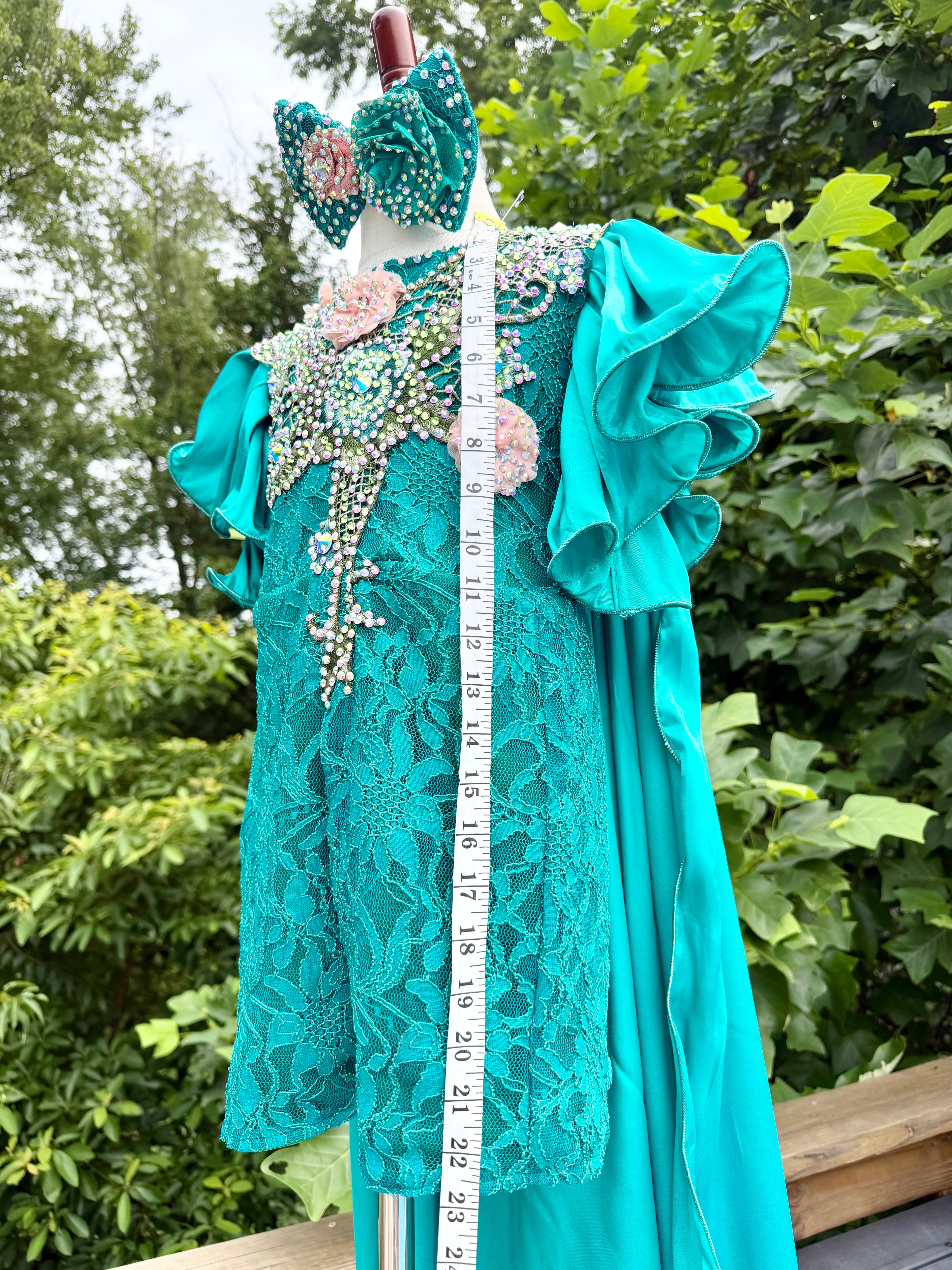 Emerald Envy Size 2/4 Fun Fashion