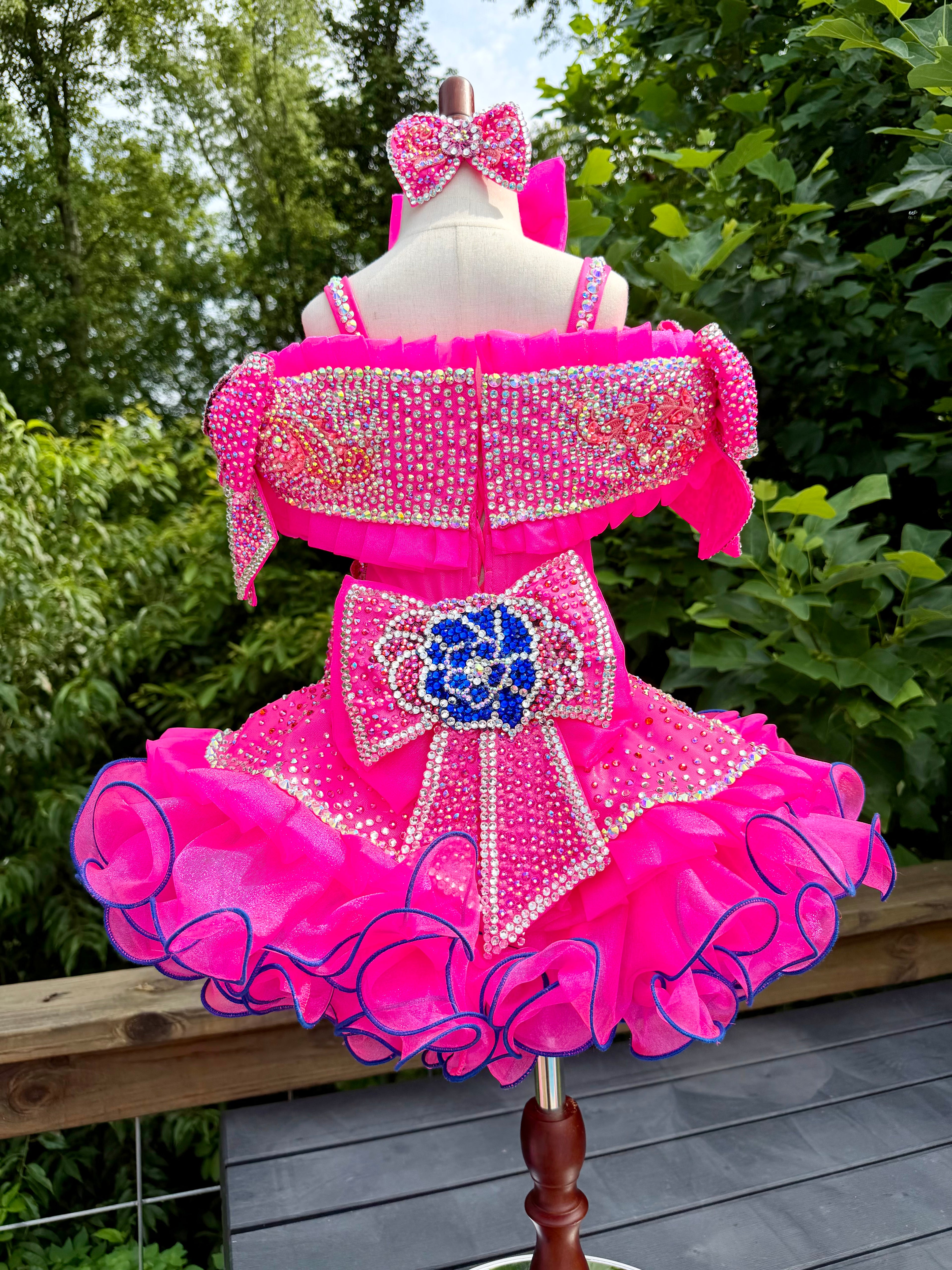 Mega Glitz National Level Platter cupcake size 18/3T, 2/4.