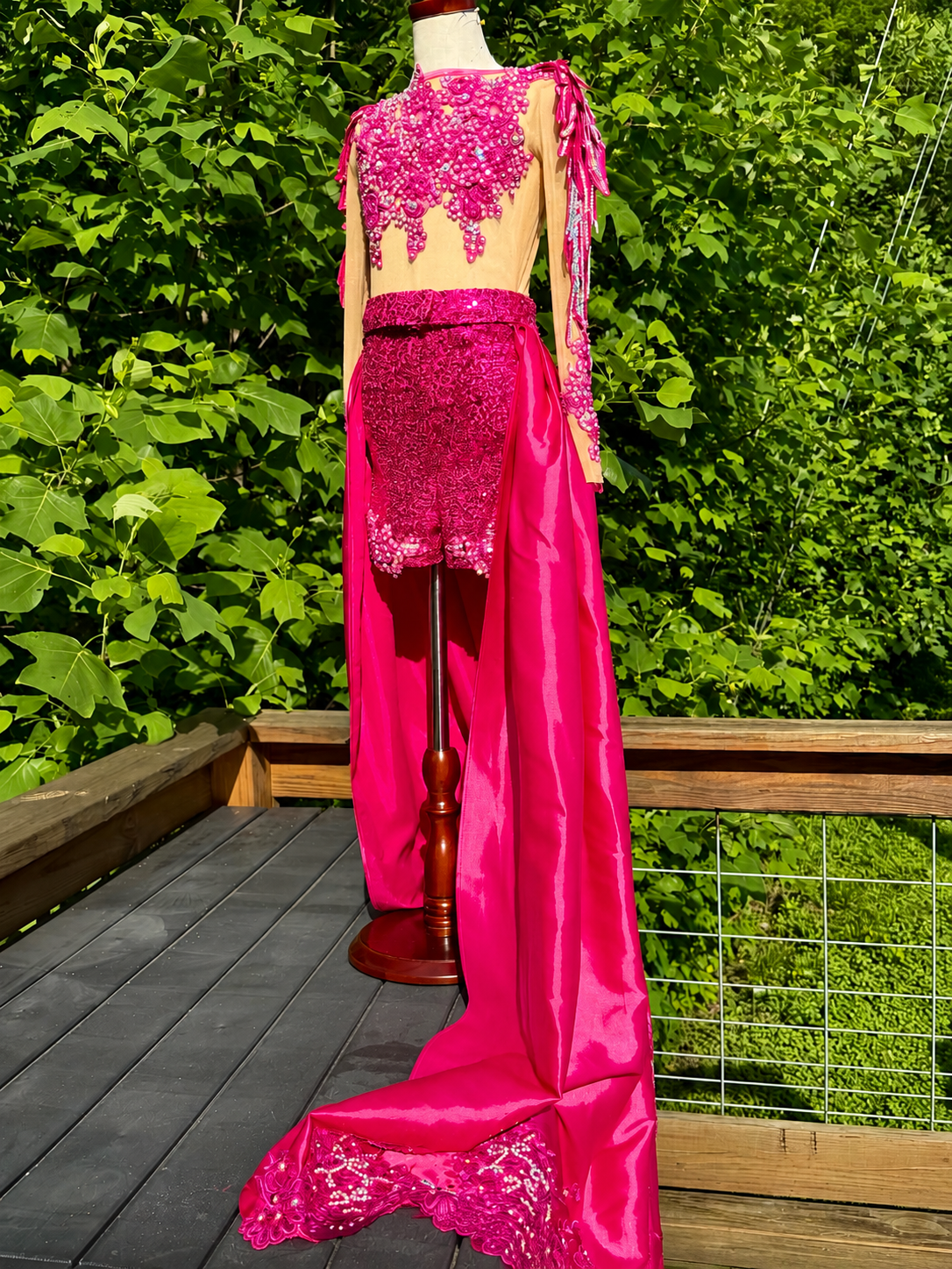 Fun Fashion Size 6 - Open Back, beautiful detachable skirt