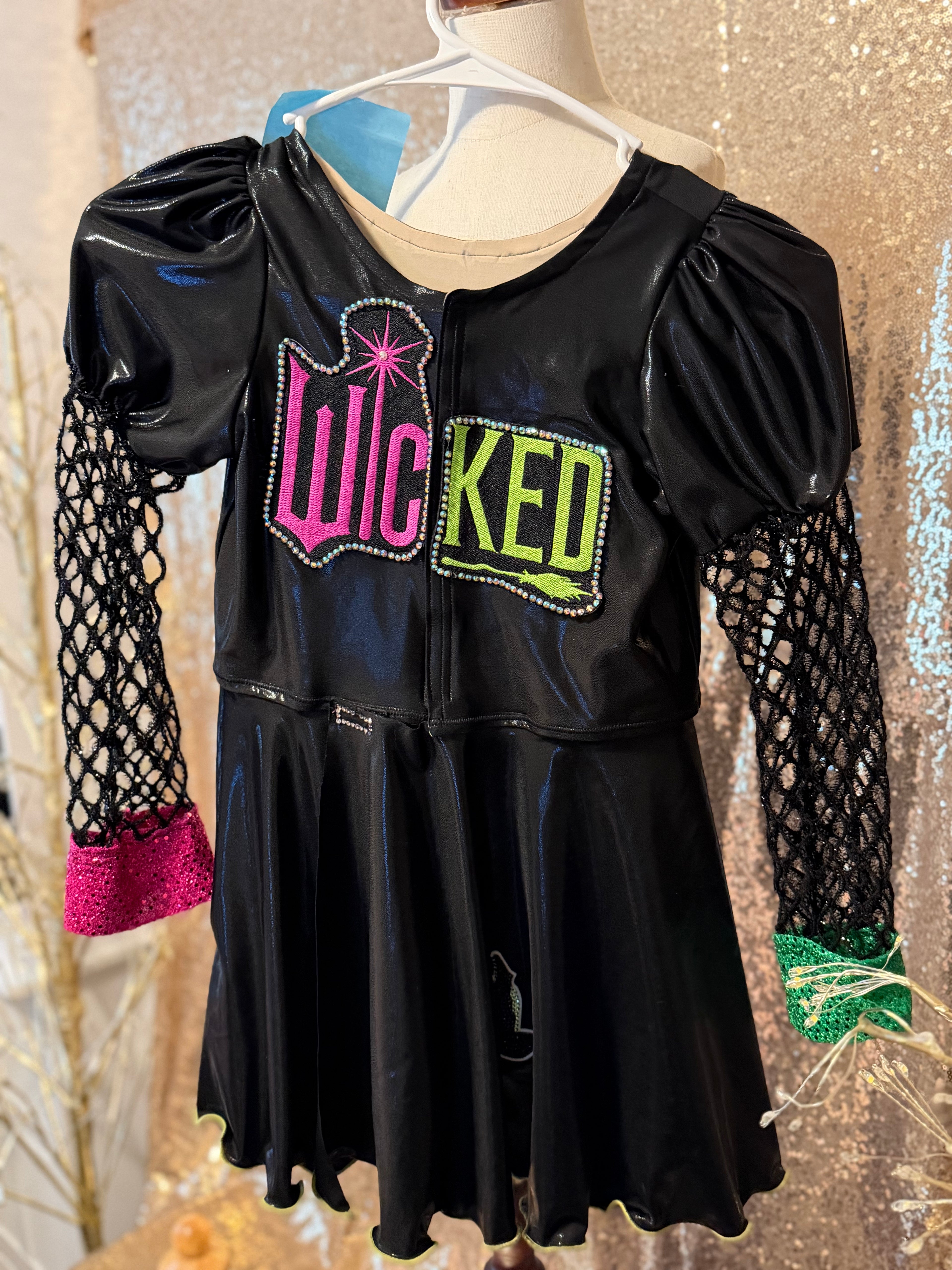 Wicked Reveal – OOC & Fun Fashion Set 5/7