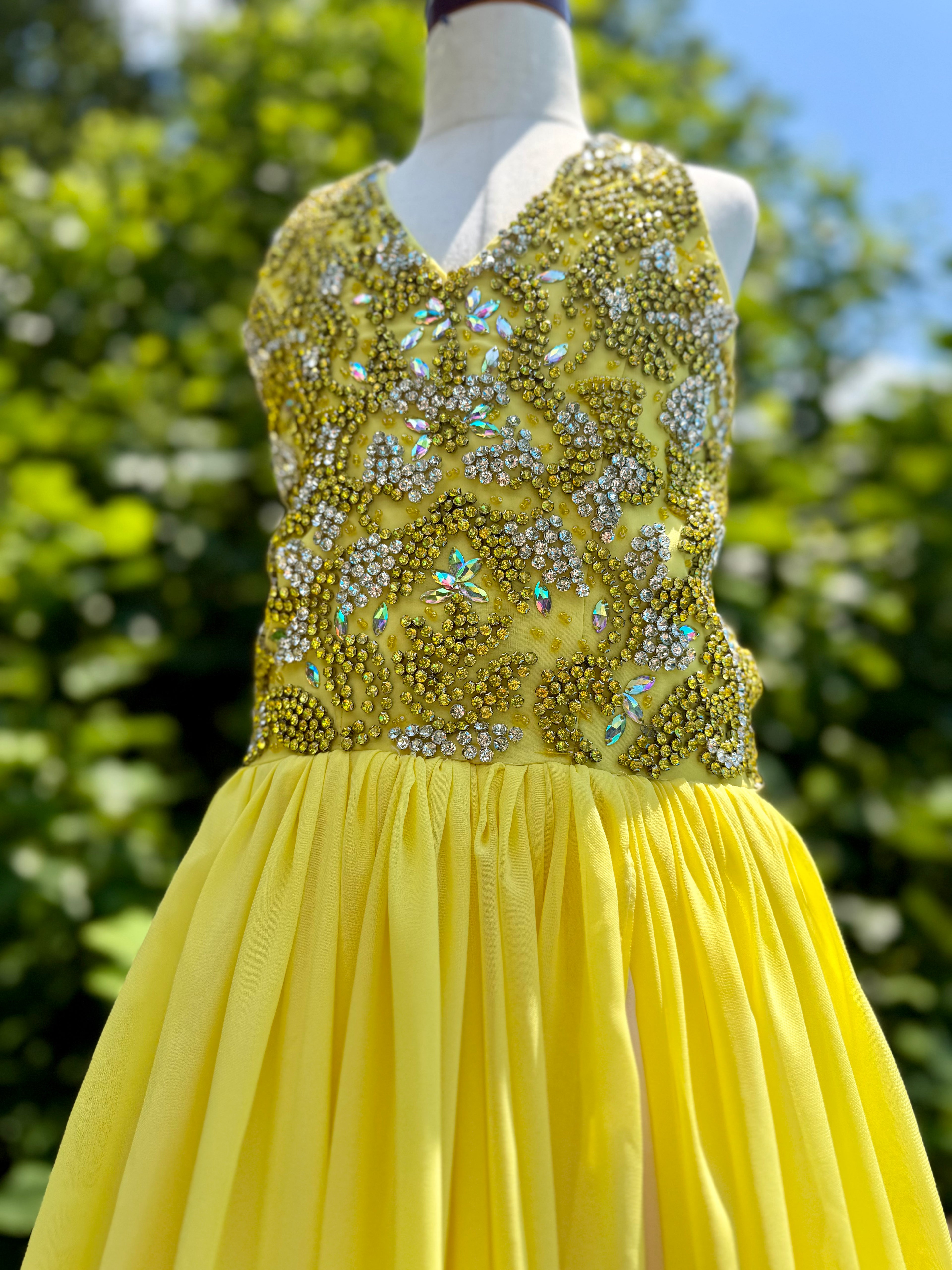 Gorgeous size 12 yellow OMC