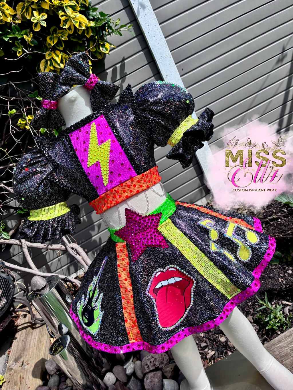 Miss Ellz Rock Out - Size 18/3, small 4