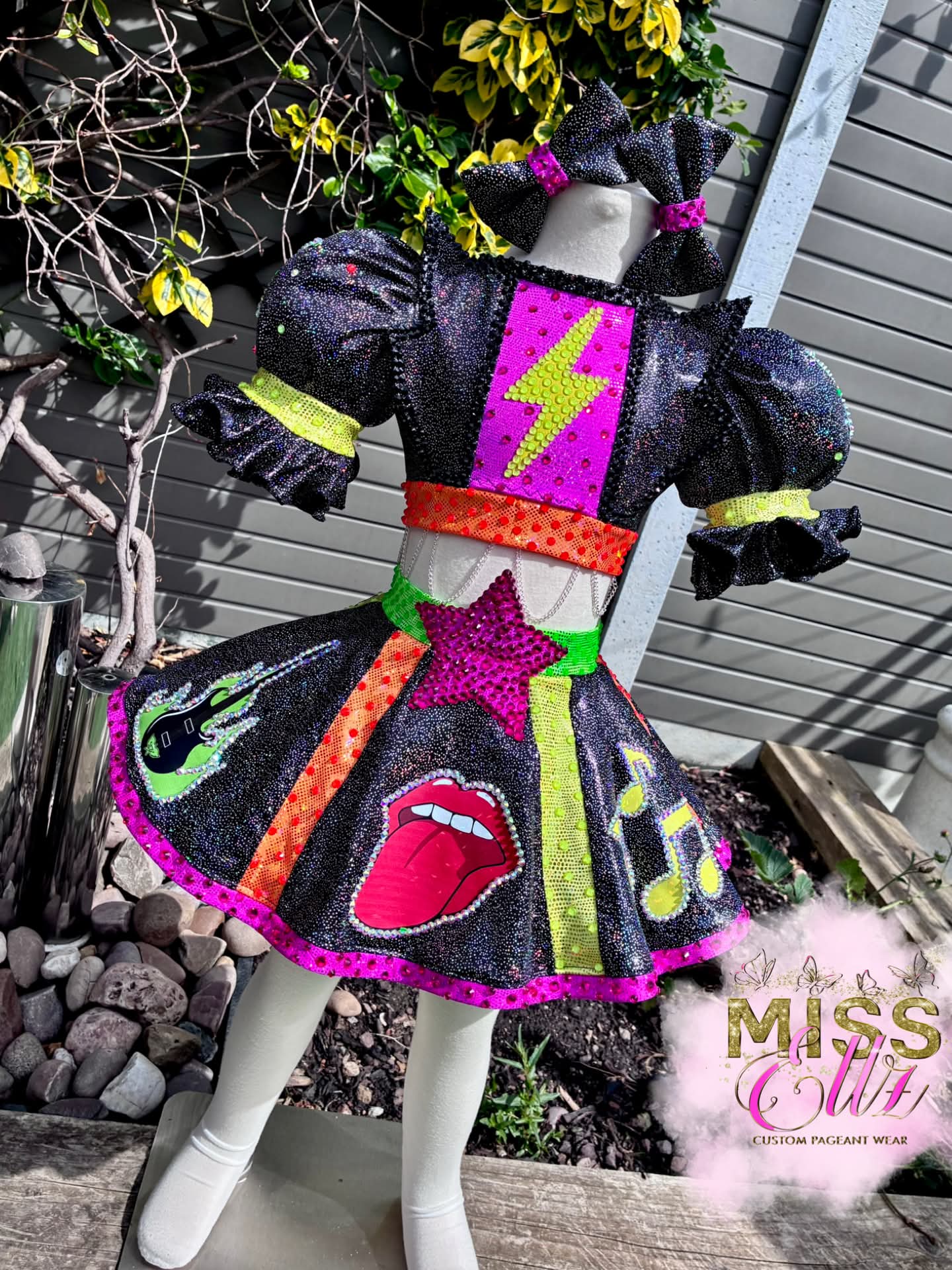 Miss Ellz Rock Out - Size 18/3, small 4