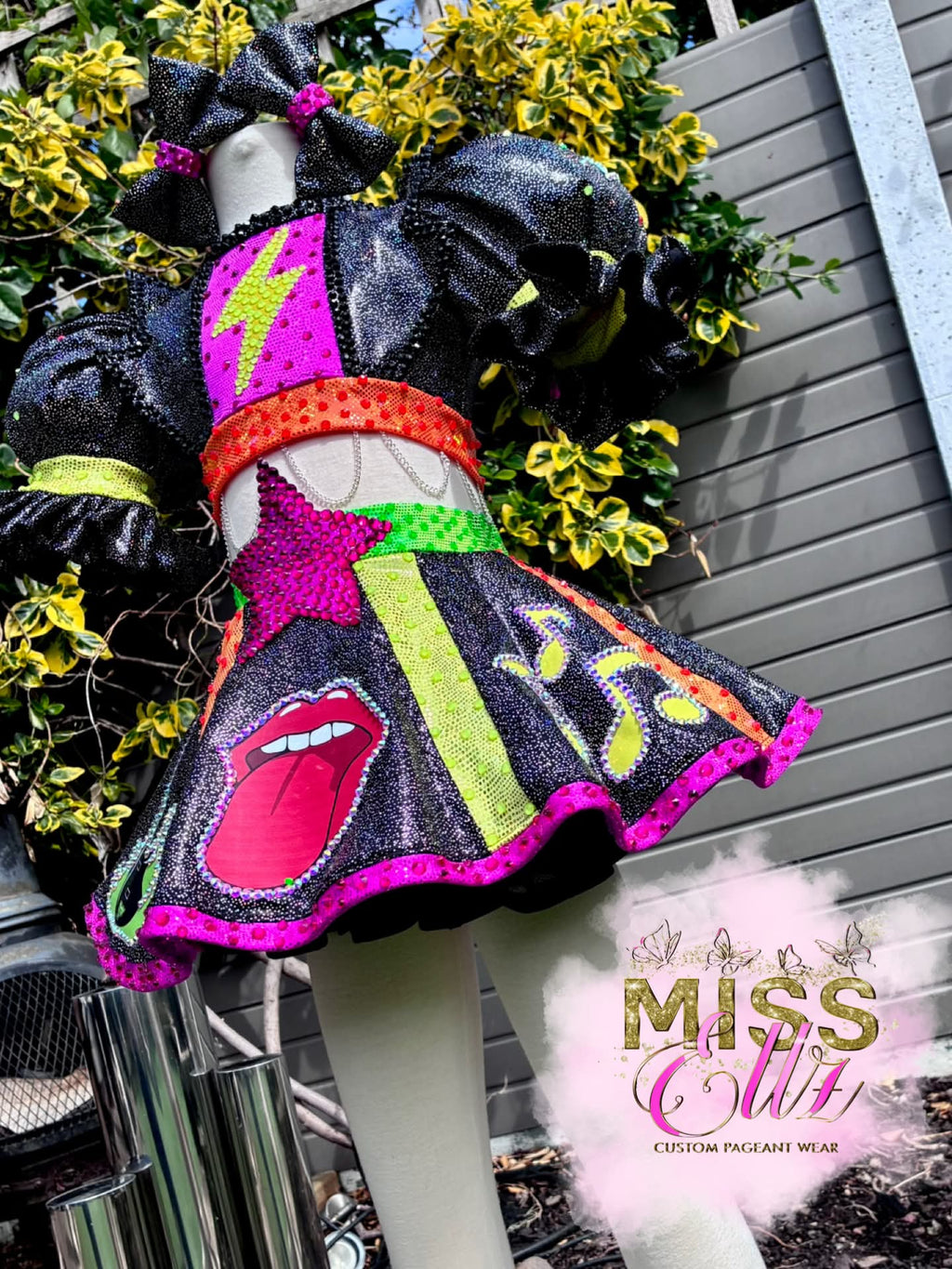 Miss Ellz Rock Out - Size 18/3, small 4