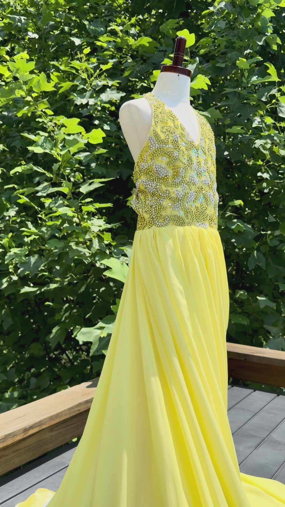 Gorgeous size 12 yellow OMC